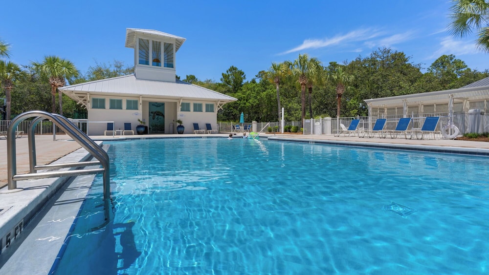 Lakefront Haven in Carillon Beach