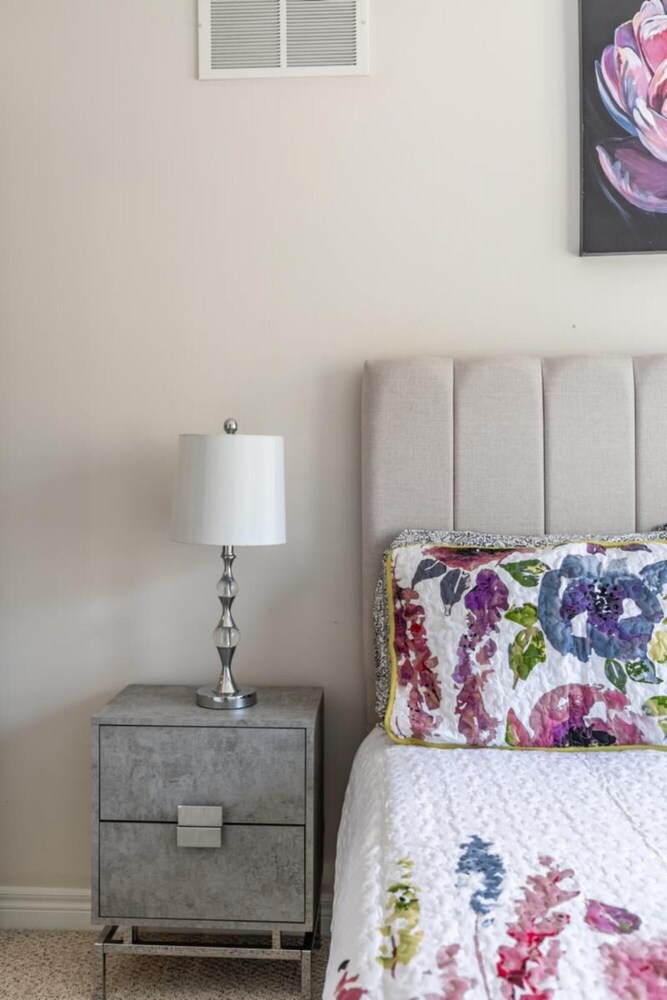 Lakeshore 3BR 2 5BA Townhome 1 min to the Beach - Image 5