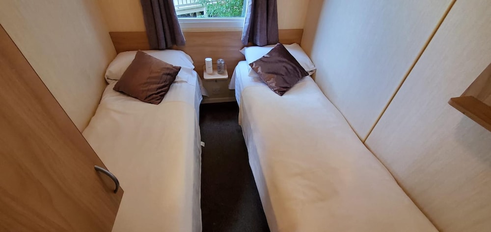 Family Friendly - Sleeps4 - Close To Nature view 3