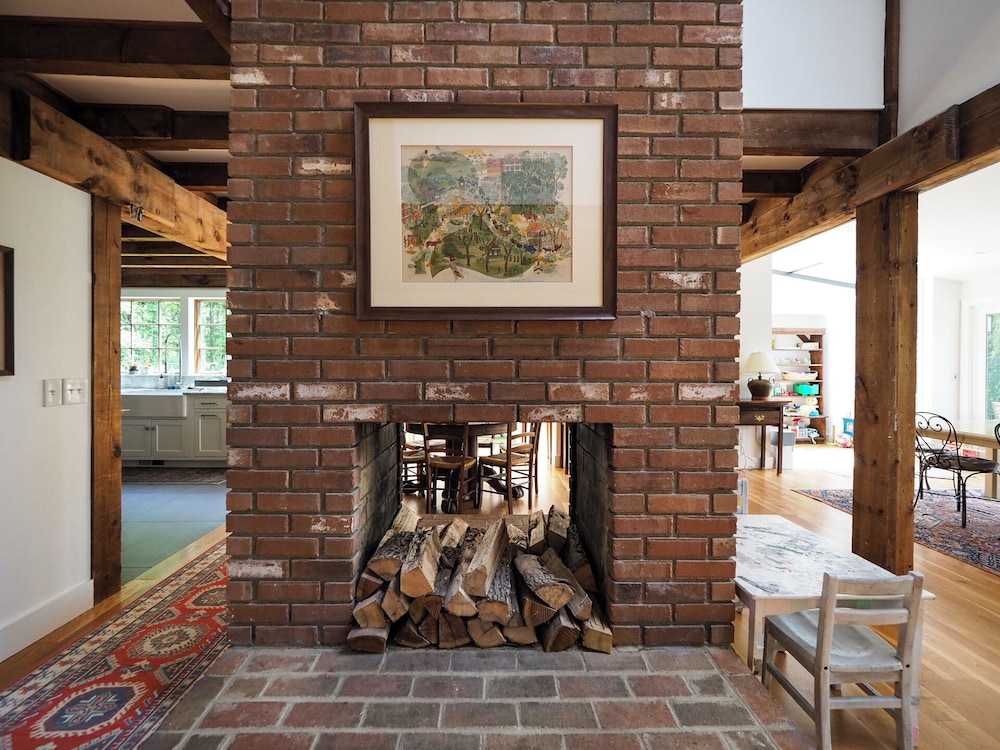 Charming 6 Bdrm Countryside Stay