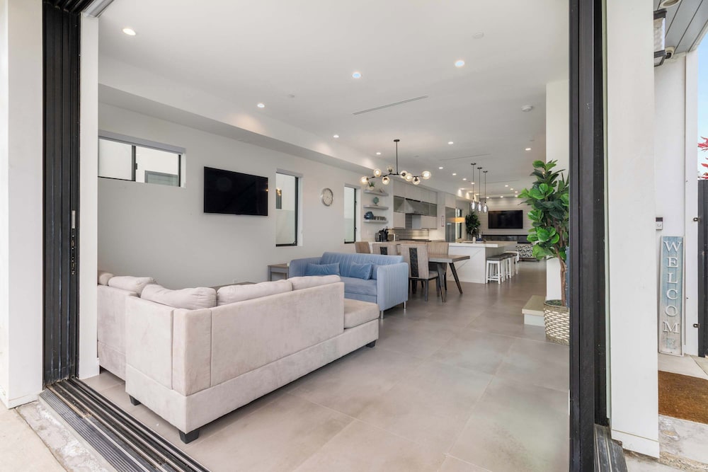 @ Marbella Lane - Luxi 4BR Haven w/ Skyscape Views