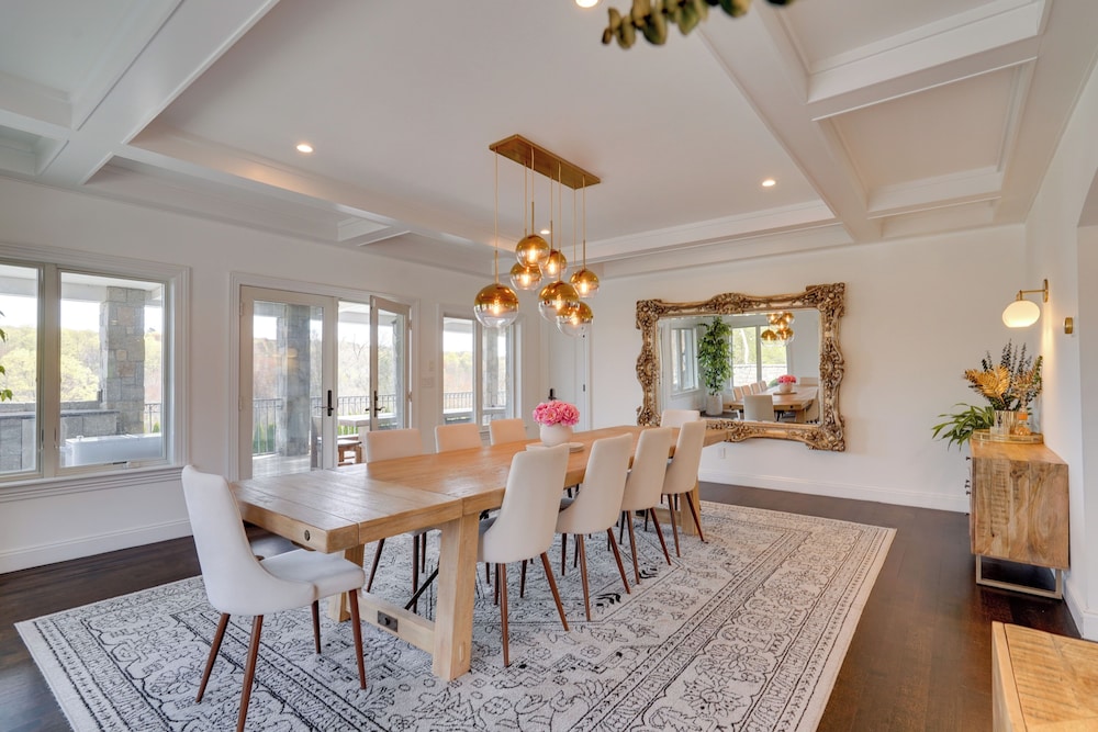 Outdoor Entertainment Areas: Spacious Katonah Gem!