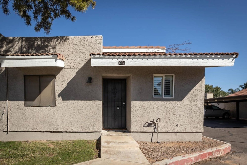 Cozy Gilbert Condo Walking Distance to Downtown! view 3