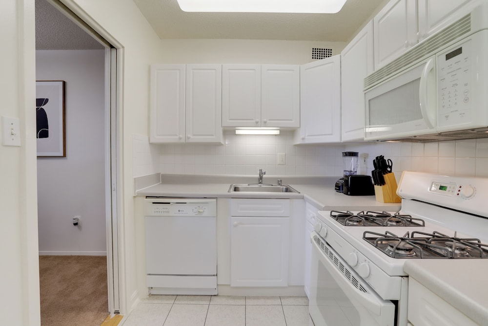Crystal City Comfortable Apartments