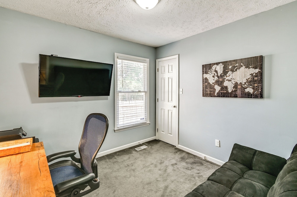 Large Yard, Office Space: Fayetteville Family Home