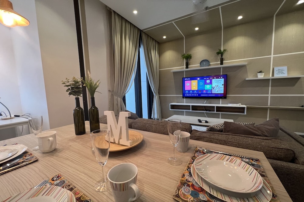 Arcoris Mont Kiara Apartments by Emily in Town