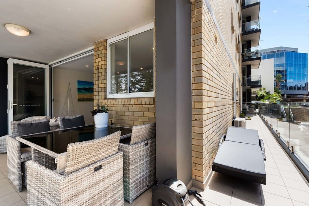 Stylish Manly Apartment With Harbour Views - Image 5