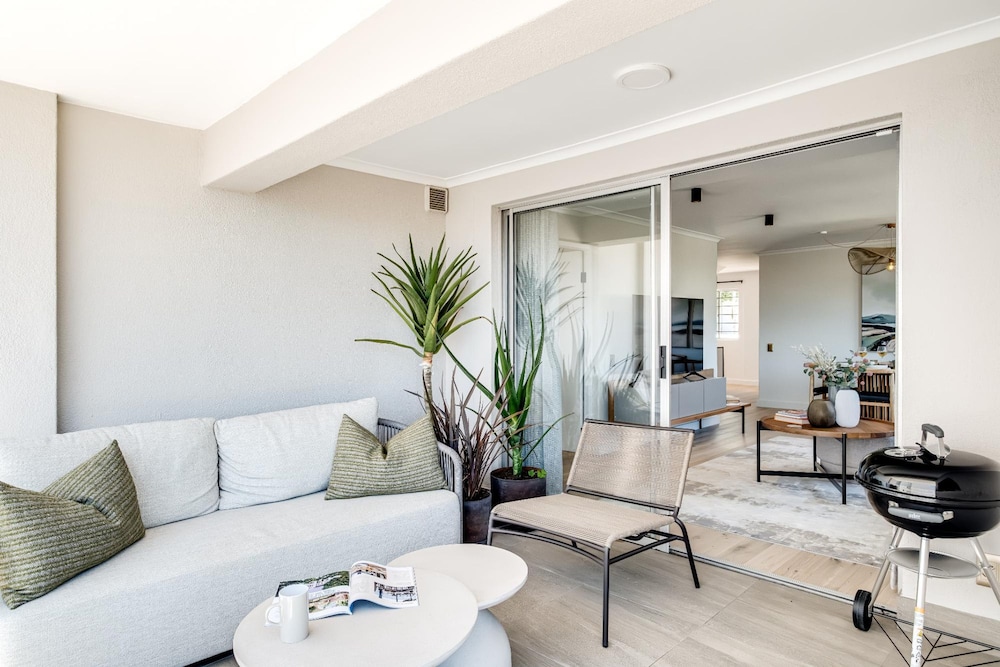 Green Point Modern 2bed Apartment Azura Atlantic