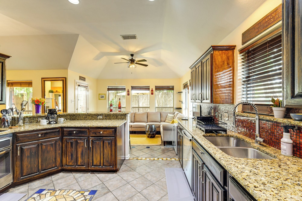 DFW Fun Awaits: Family Home in Crowley!