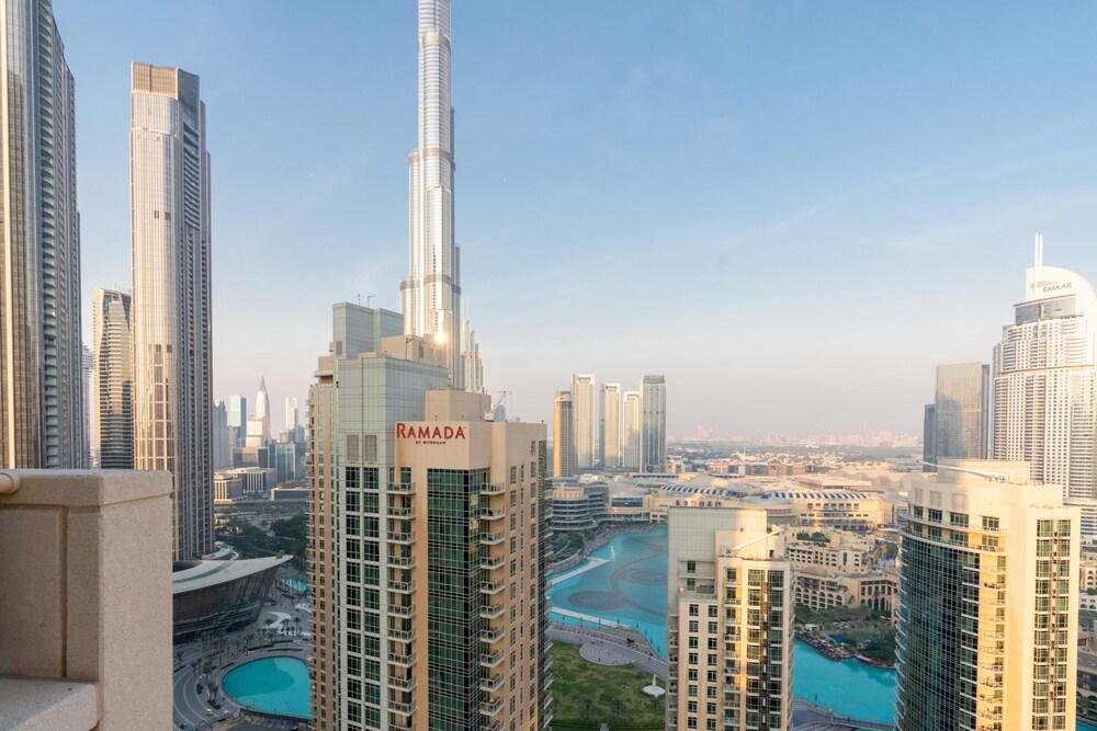 Luxury 2BR Downtown Apt With Burj Khalifa View