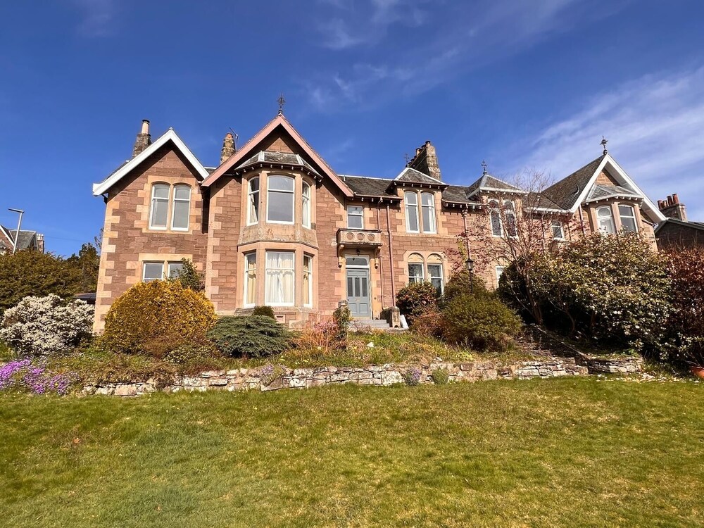 Dungora House