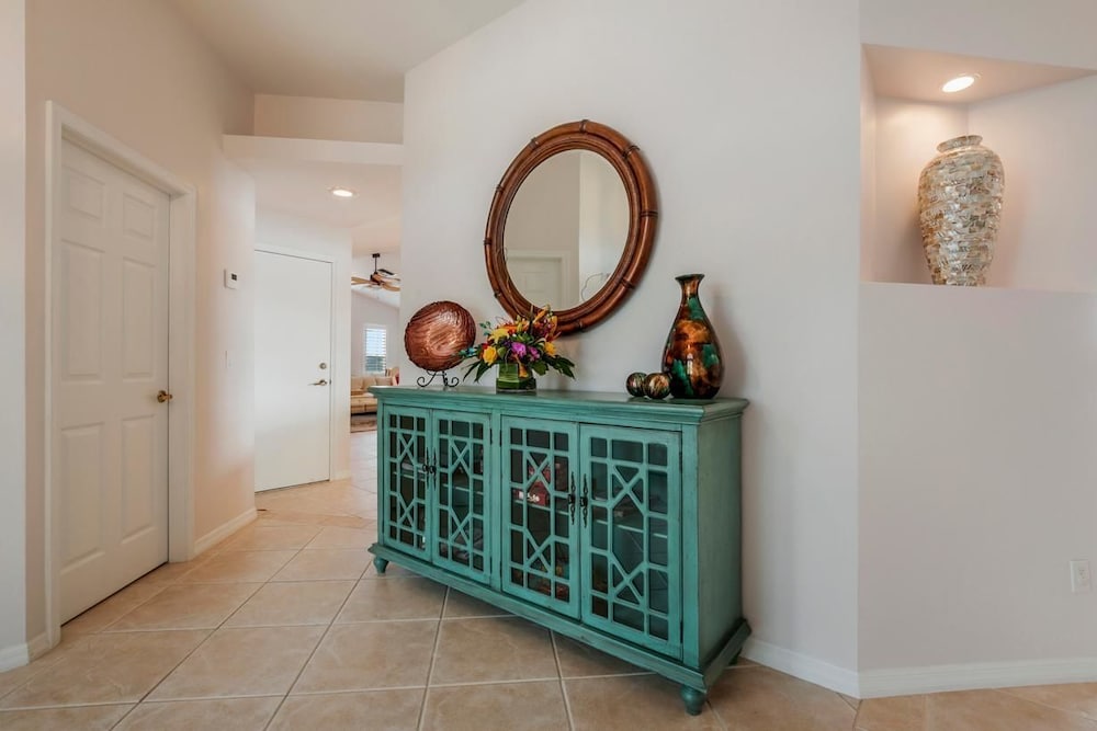 BE324 4 Bedroom Holiday Home by Marco Naples Vacation Homes