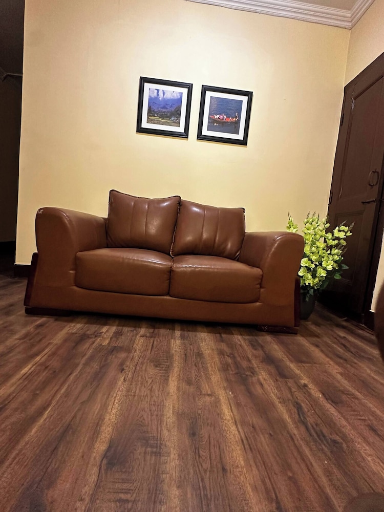Dilan Residency Villa -5 Bedroom- Centrally Heated