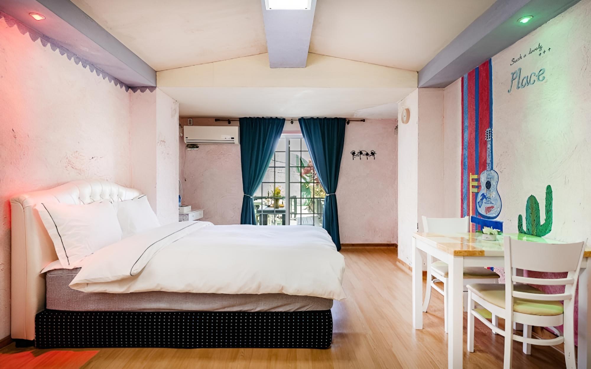 Taean Baja California Pension