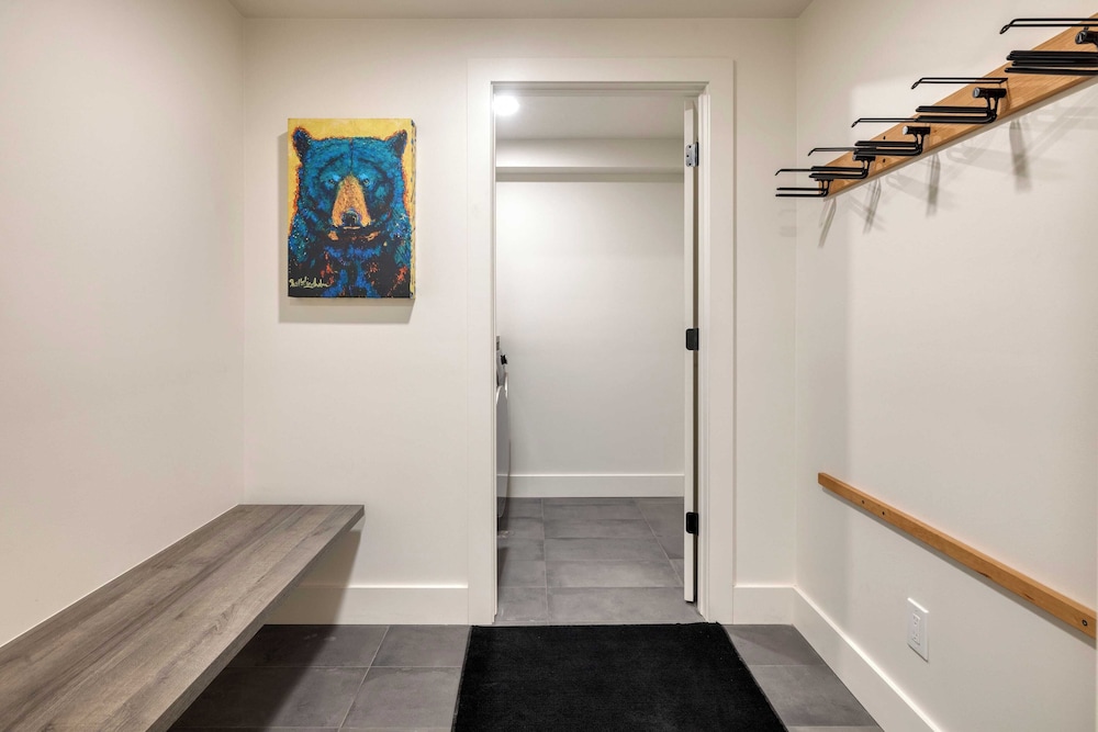 Parkside Condo by Avantstay Walk to Ski Lifts + Town Pool & Hot Tub Access