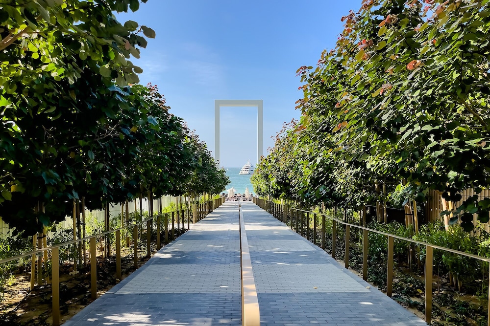 Luxury 2BR at La Vie with sea view