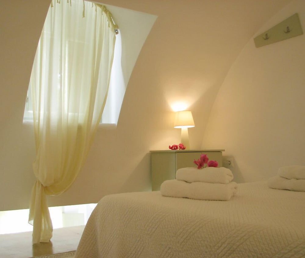Irida Santorini photo 2