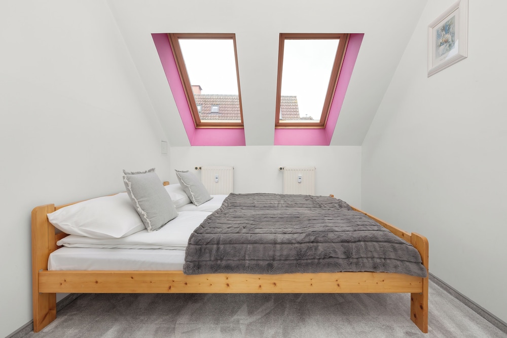 Kołobrzeg Centrum Pink by Renters