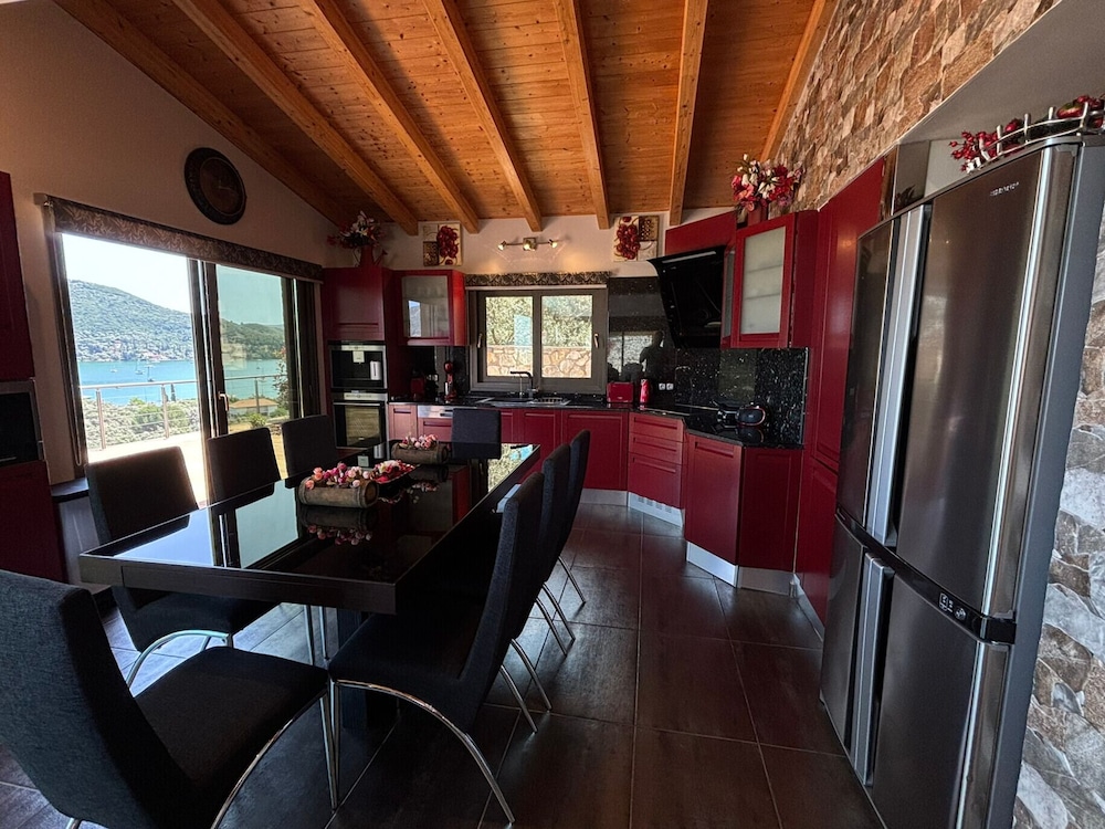 Smaragdine Blue Villa