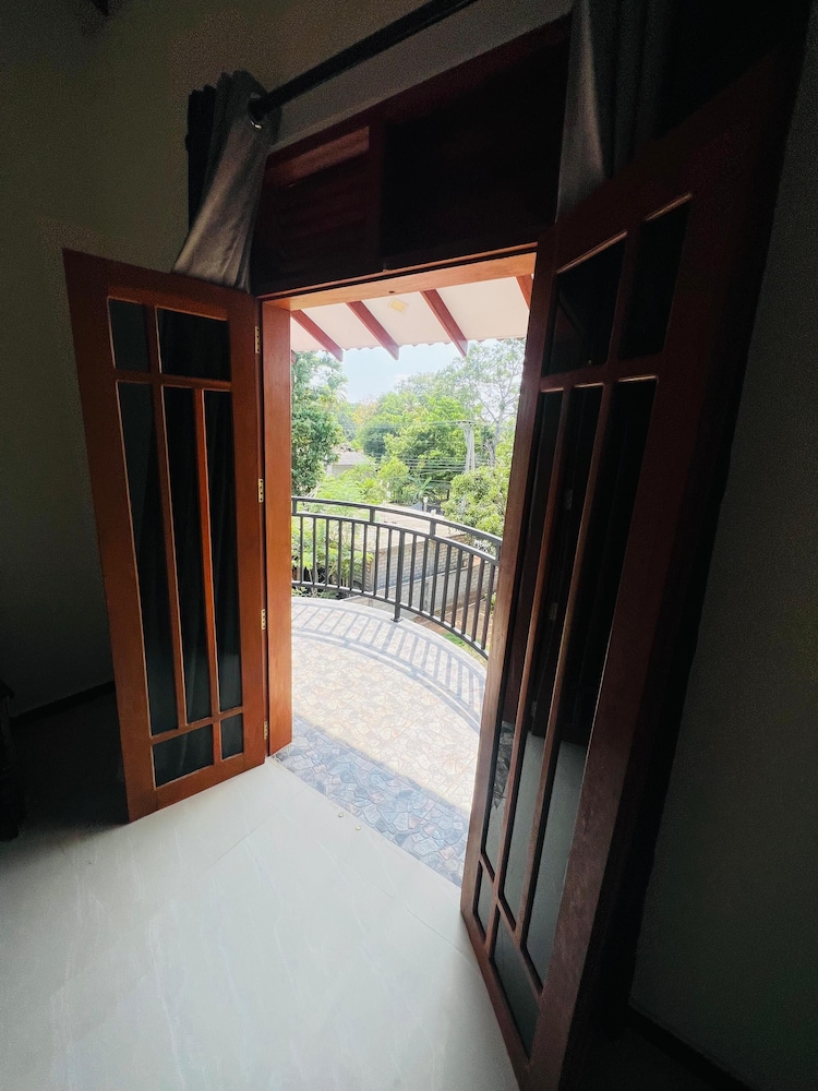 Yala Mangora Inn