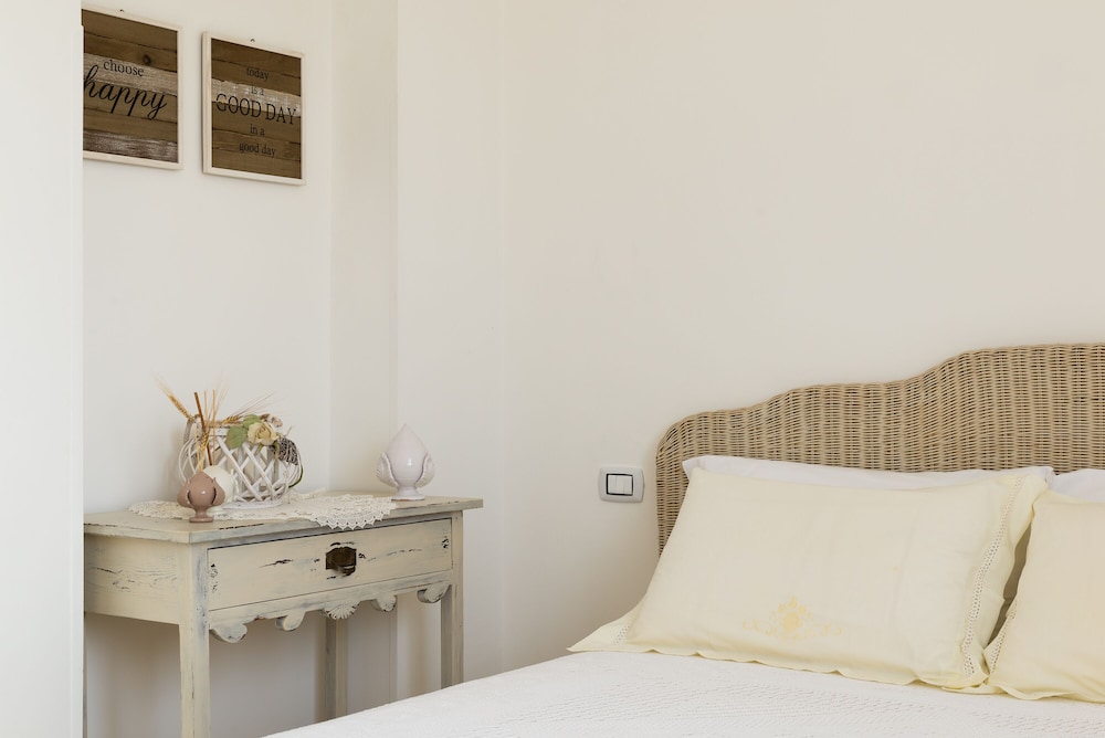 Marie Maison Salinola view 3