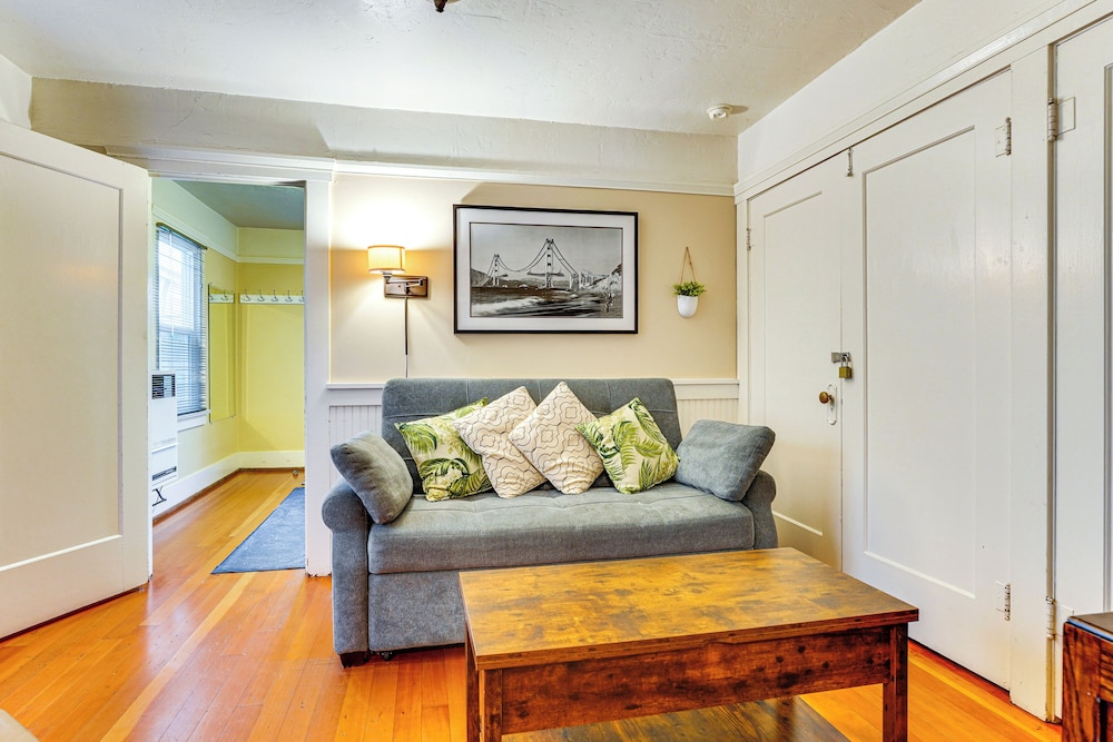 Inviting 1BR Patio Full Kitchen