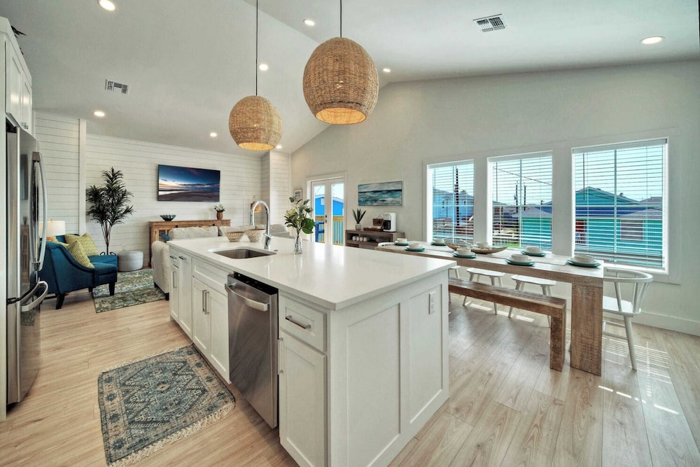 Sleeps 22 2 Homes w/ Private Pool + Patio Walkable Location, Golf Cart Zone