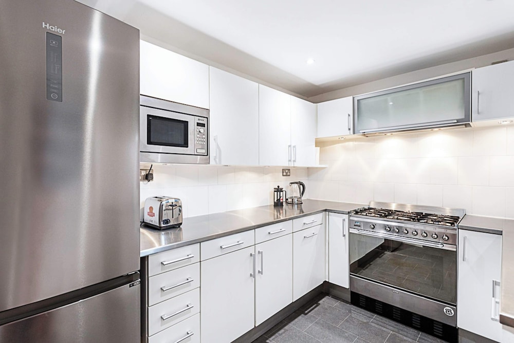 Richmond Hill Top Apartment