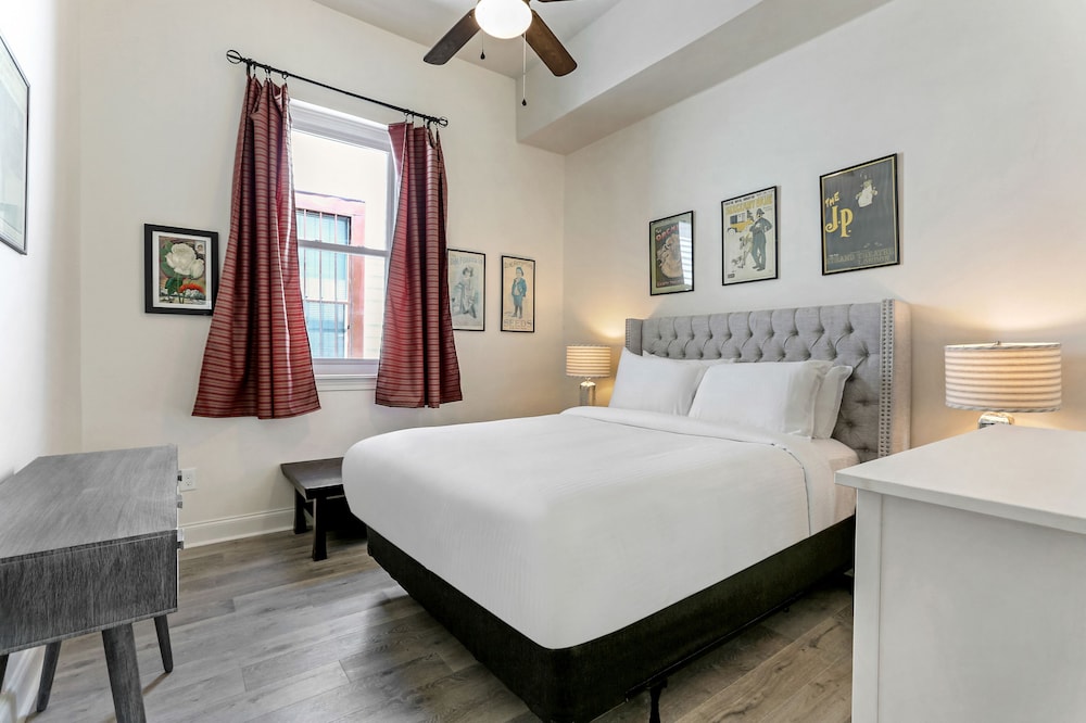 New Orleans Vacations - Renovated Historic 4BR House Near Magazine St  Uptown - Property Image 9