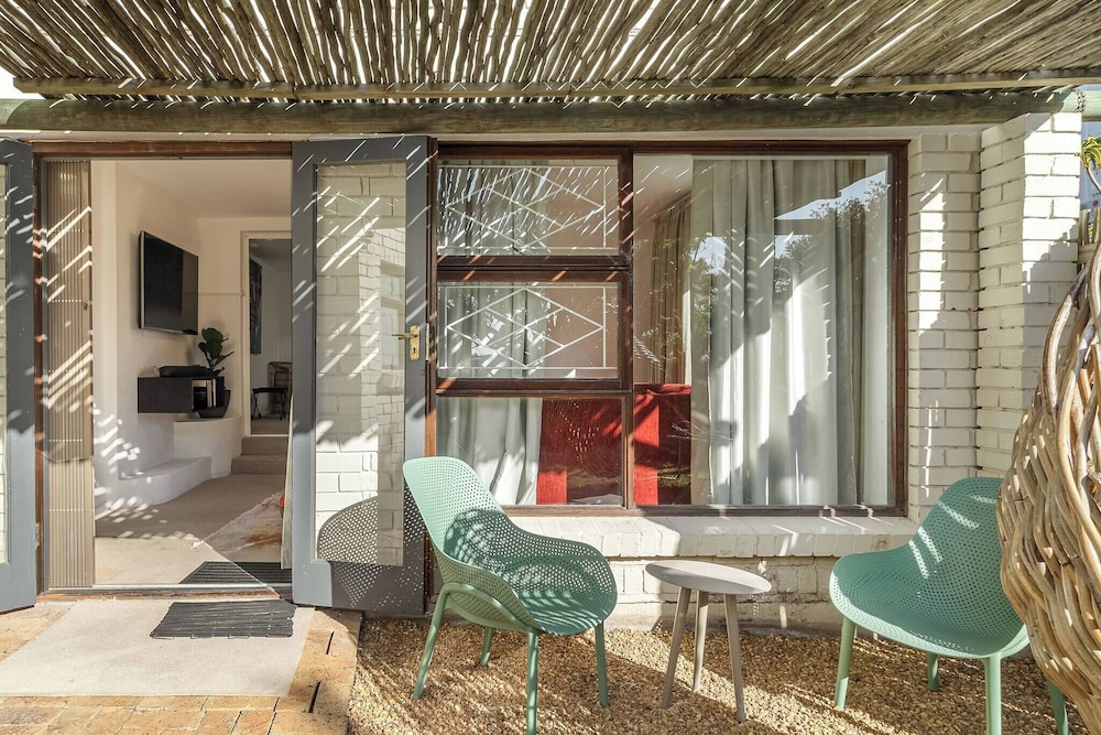 Charming Garden Cottage, Campsbay, Cape Town