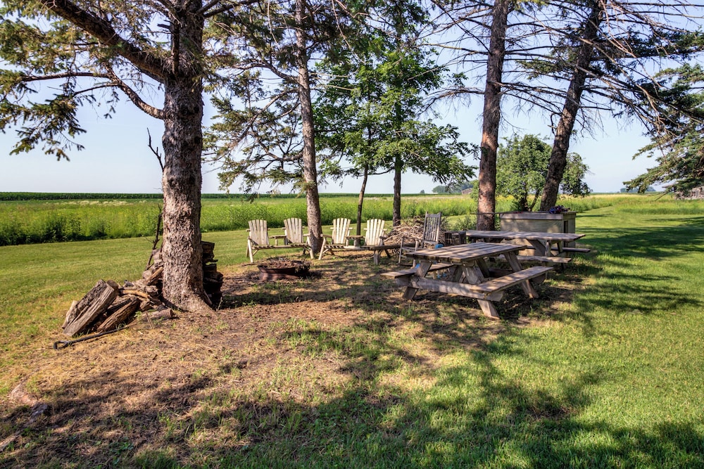 Pioneer-era Retreat in Sanborn w/ Museum Access