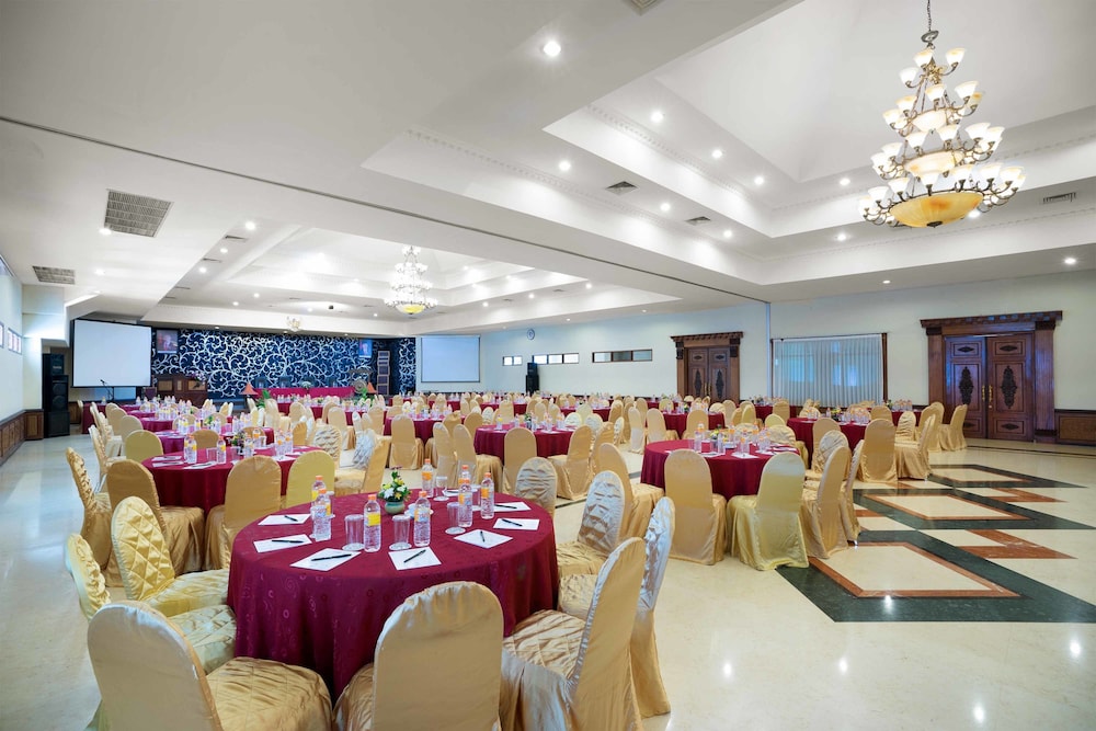 Royal Hotel and Villa Batu