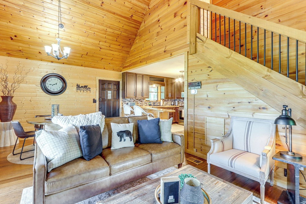 Deck, Panoramic Views: Serene Mineral Bluff Cabin!