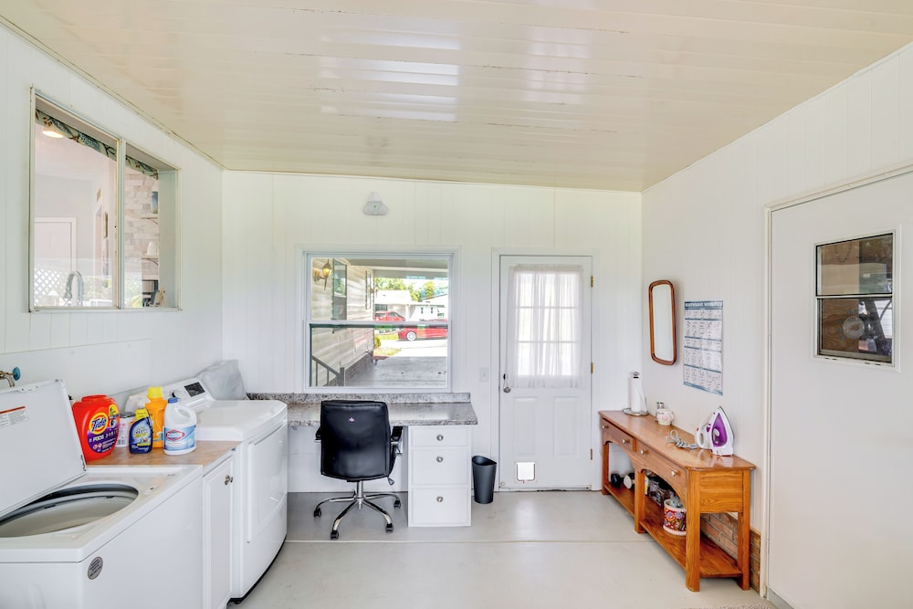 Hilltop Golf Course Cottage in The Villages!