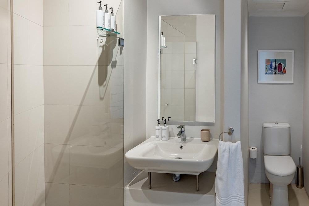 Peaceful Apartment in Camps Bay Sapphire Tide Suite