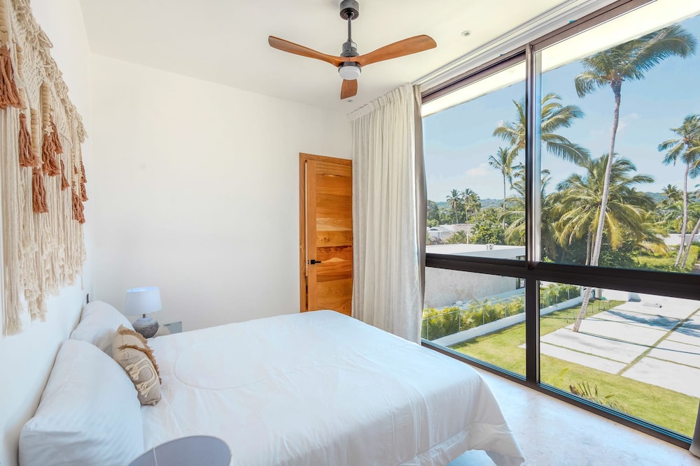 6BR Oceanfront Bliss With Private Chef and Pool