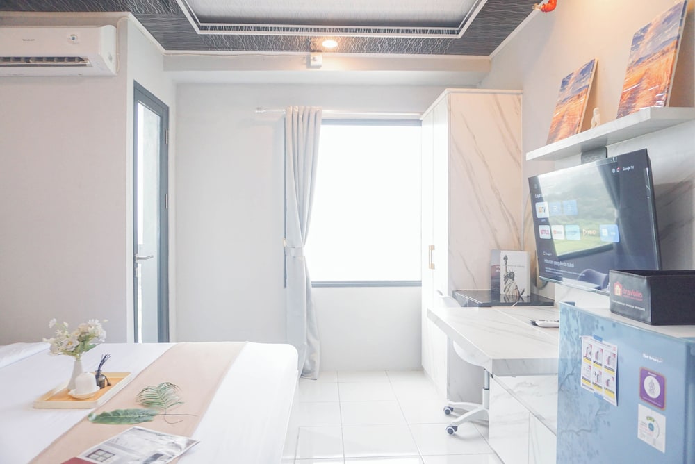 Cozy And Homey Studio At Riverdale Apartment