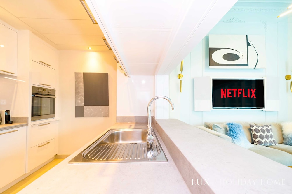 LUX  Marina Promenade Penthouse suite