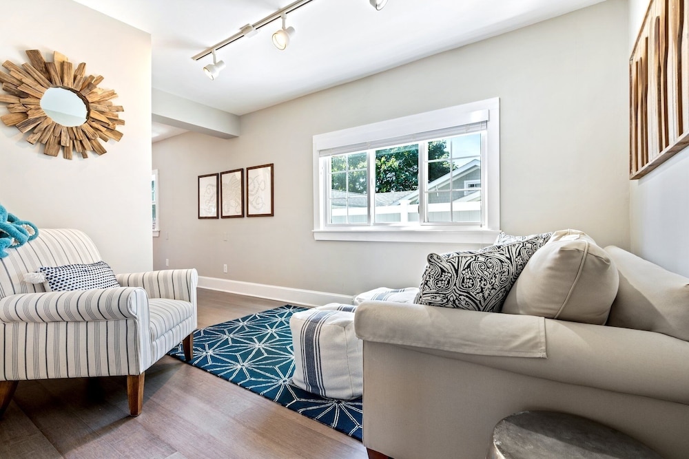Beachwood Getaway Sleeps 10!