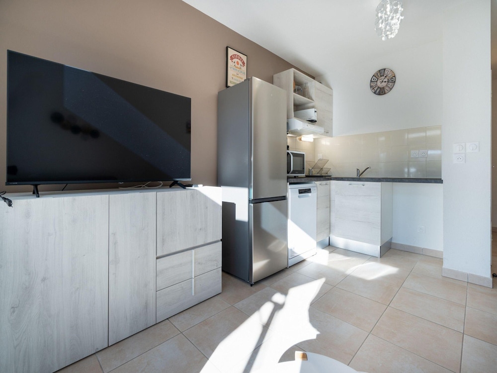 Peaceful Villa in Serignan