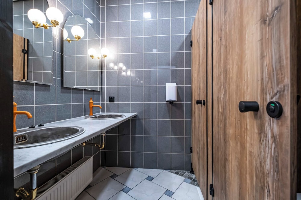 VOLA Hostel