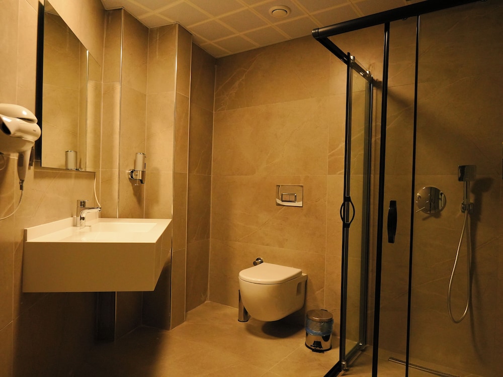 Bonnie City Hotel - Image 26