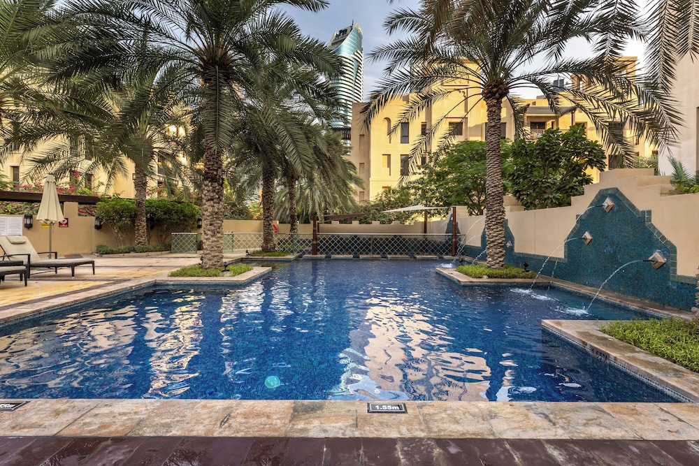 Maison Privee - Stylish & Spacious Apartment in Downtown Dubai