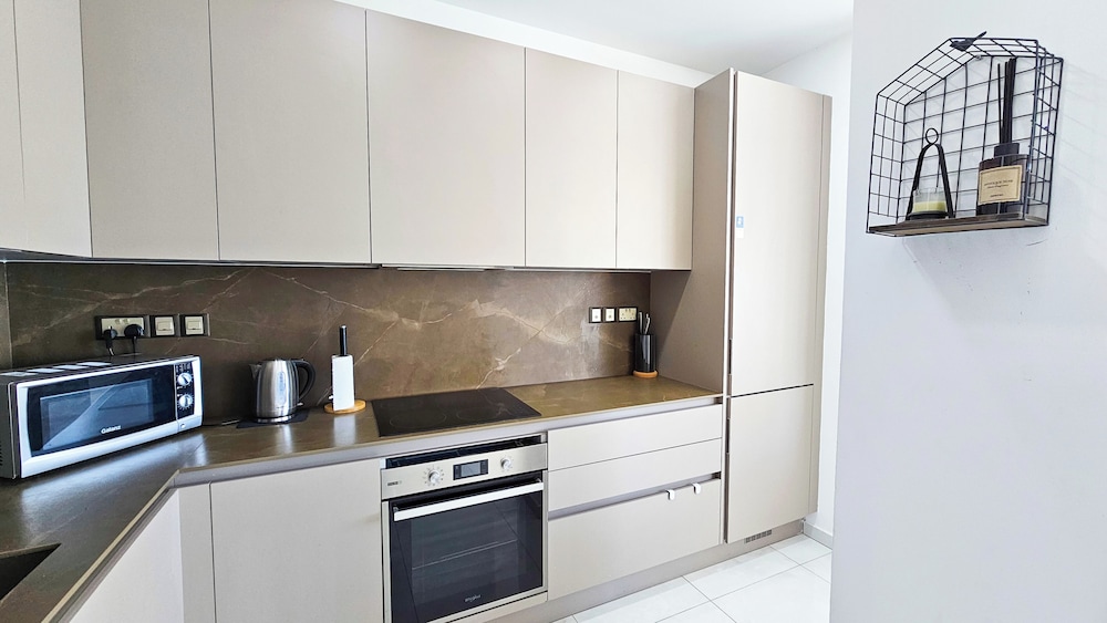 Seaview Business Hub Apartment