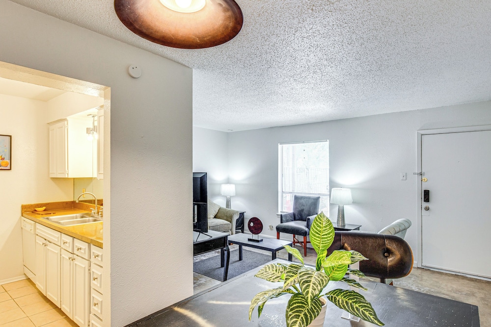 Dallas Condo in Walkable Knox Street District!
