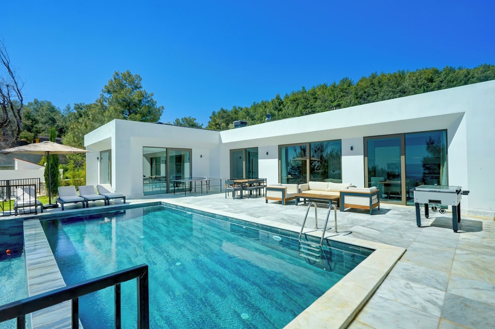 Earth 7 - PLANET LUXURY VILLAS