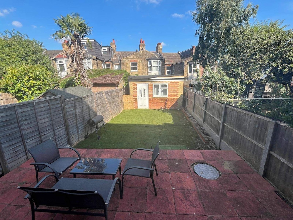 Cosy 1 Bed Garden Retreat In The Heart Of London