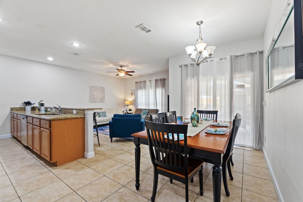 Sunny Paradise Retreat At Paradise Palms By Shine Villas 4 Bedroom Townhouse