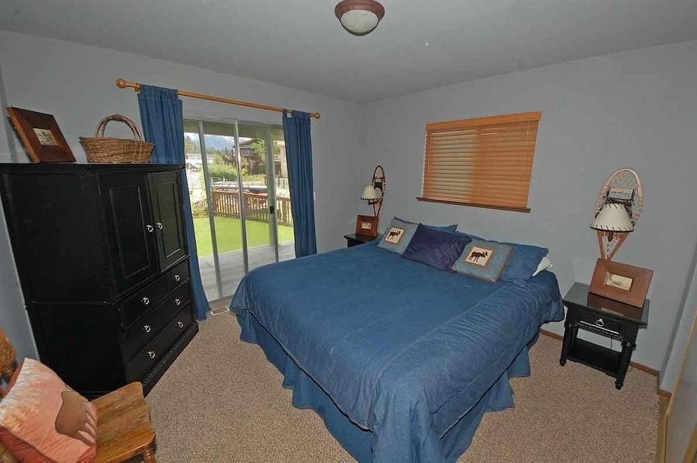 584 Alpine Drive 4 Bedroom Home