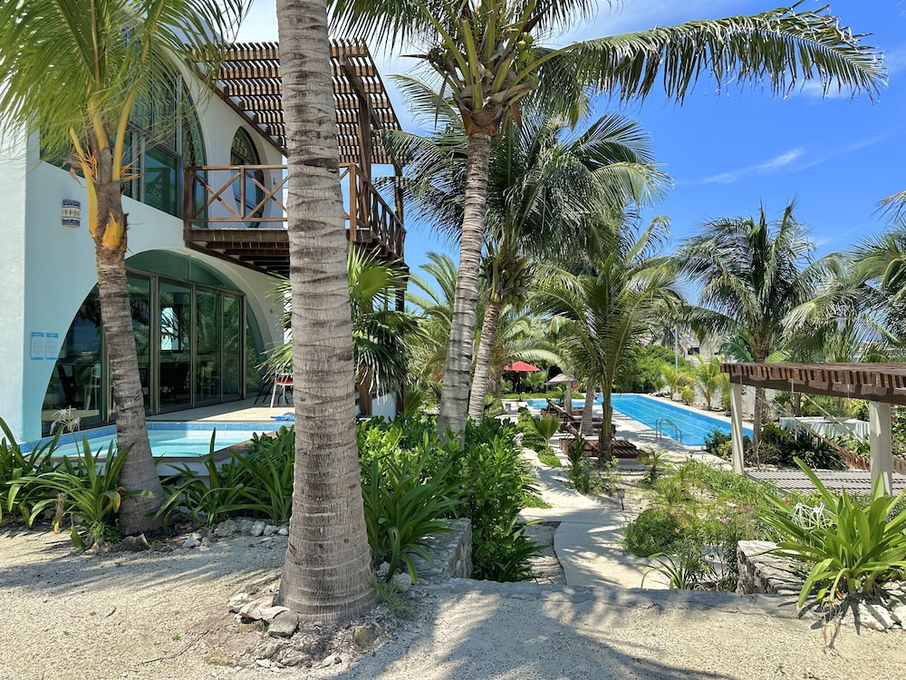 Hotel Villa Amanecer - Image 1